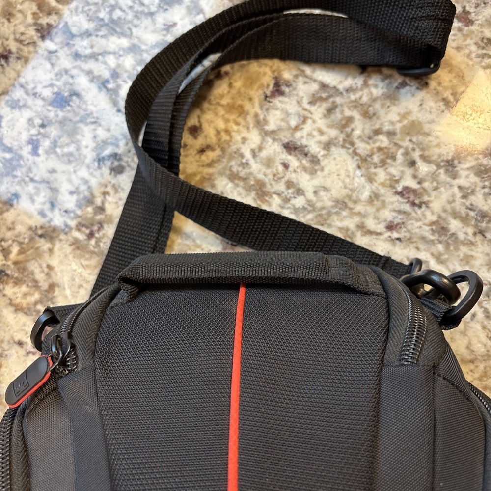 Case Logic Padded Digital Camera Case W/ 3 Zippered Pockets Shoulder Strap - Picture 2 of 8
